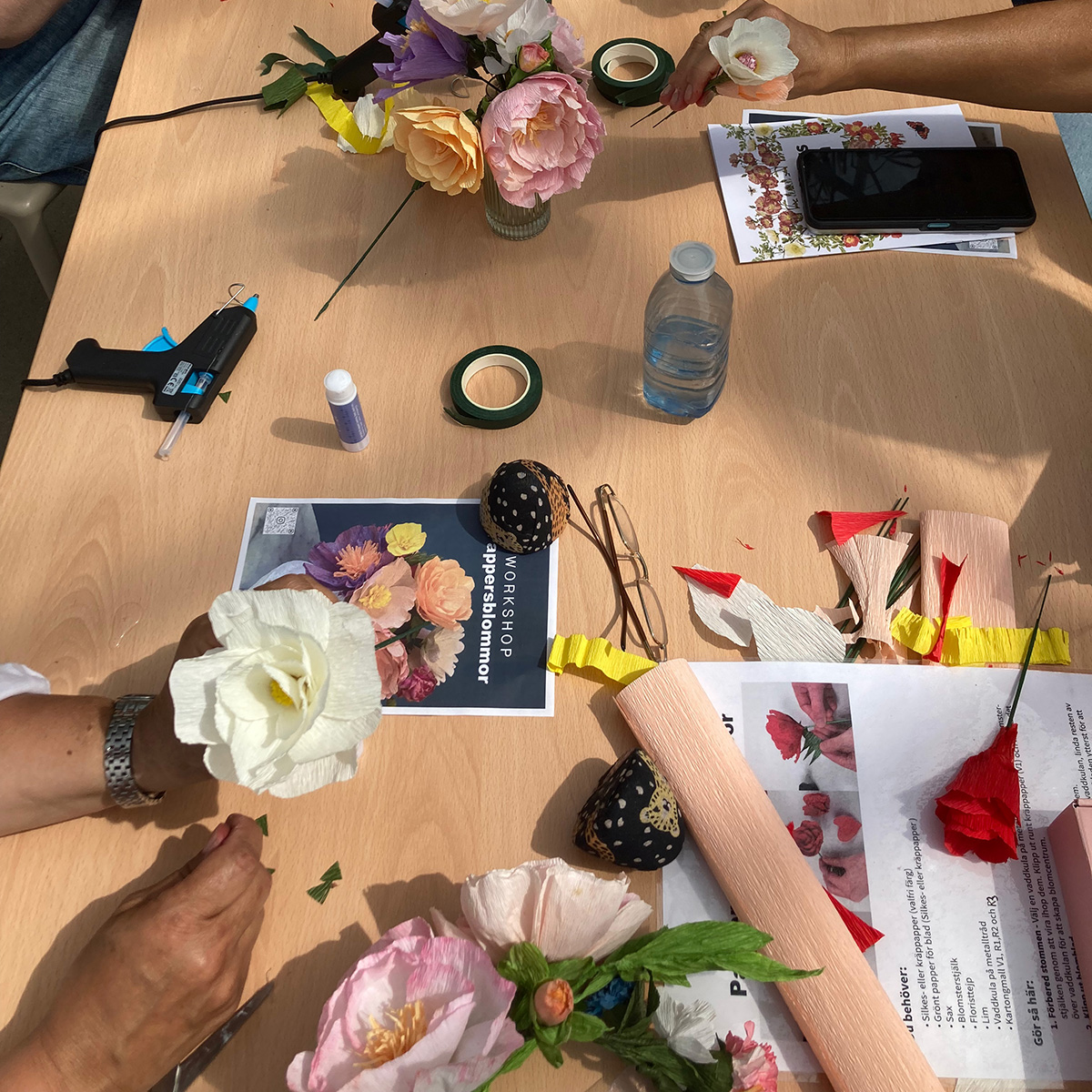 Prova på att göra pappersblommor!